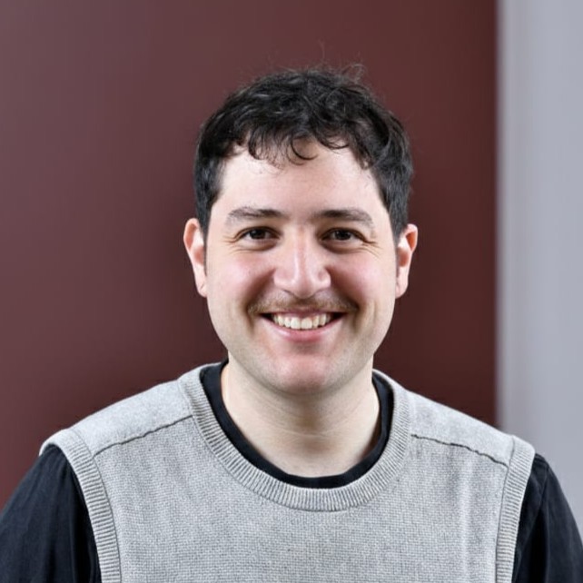 Headshot of Cosmo Santoni.
